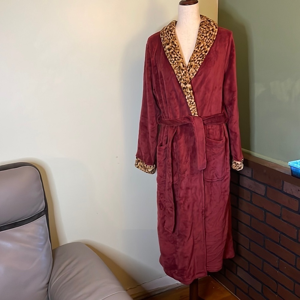 M Stan Herman Wrap Robe D05 6205